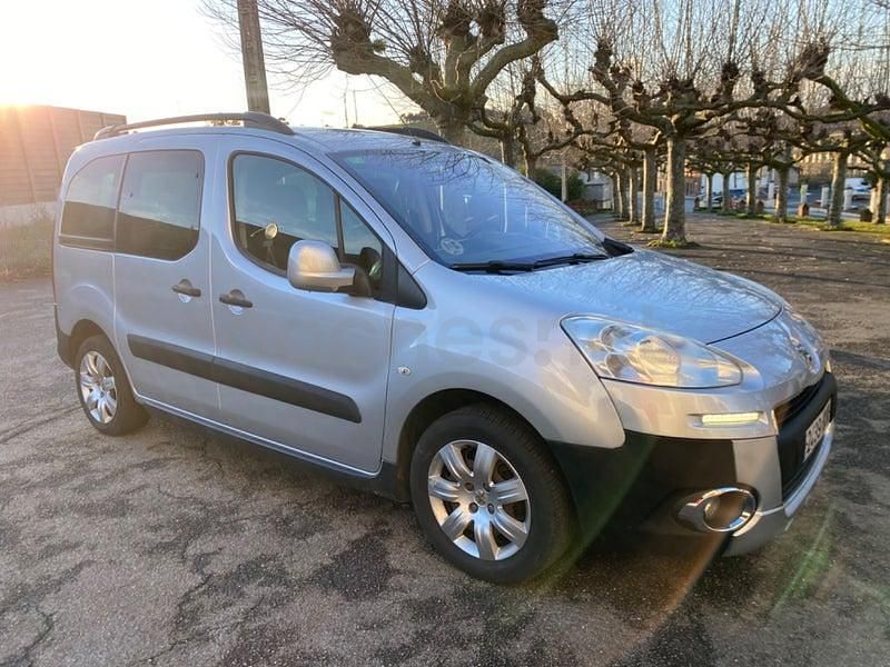 Usado Peugeot Partner Tepee Outdoor 92 CV (67 kW) 2014 Gris / plata Monovolumen