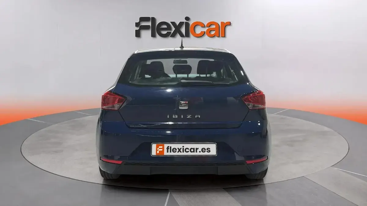 Usado Seat Ibiza CONNECT 75 CV (55 kW) 2018 Azul Utilitario