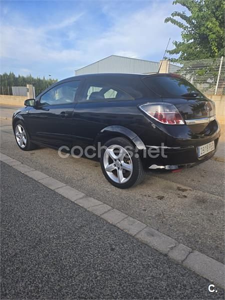 Usado Opel Astra GTC Sport 100 CV (73 kW) 2007 Negro Berlina
