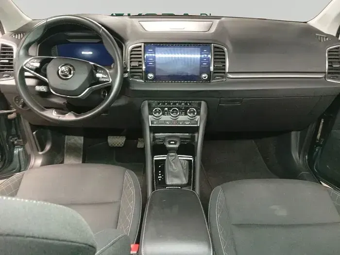 Usado Skoda Karoq Ambition 150 CV (110 kW) 2021 Gris/plata SUV