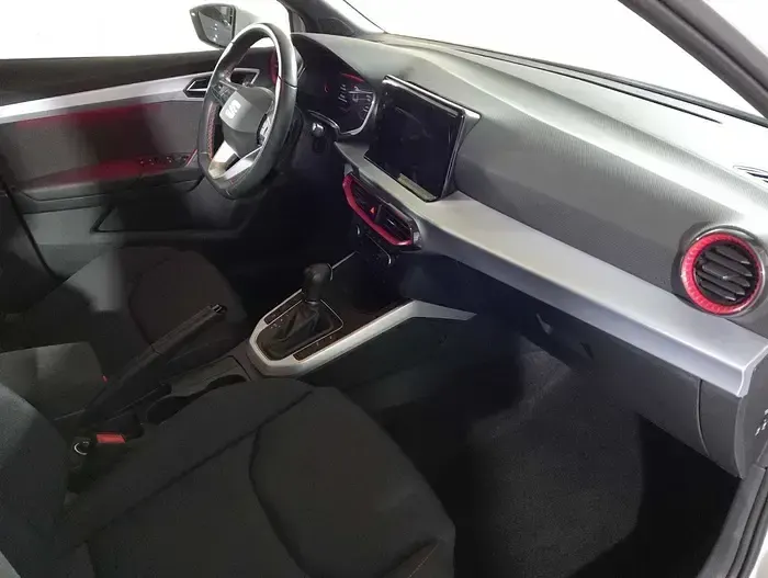 Usado Seat Arona FR 115 CV (84 kW) 2025 Blanco SUV