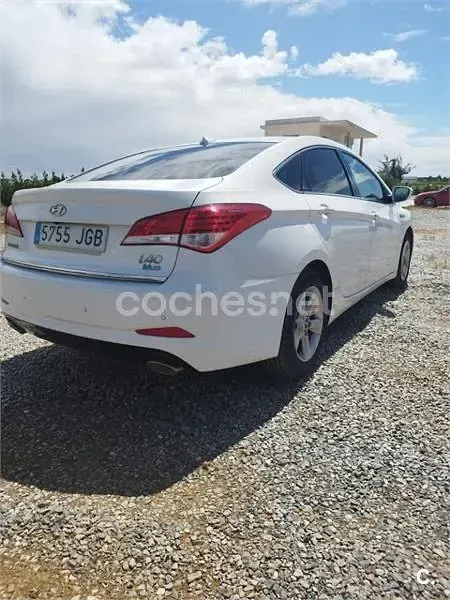Usado Hyundai i40 136 CV (100 kW) 2015 Blanco Berlina