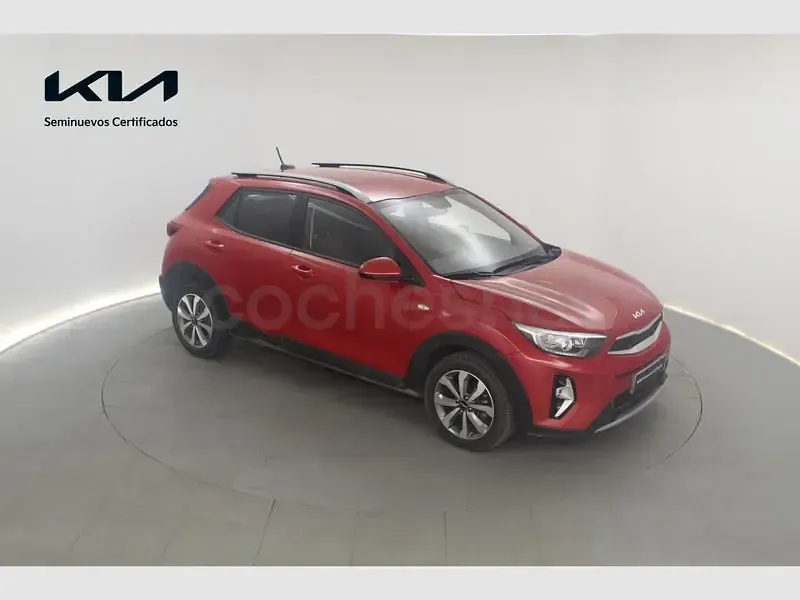 Usado Kia Stonic 100 CV (73 kW) 2024 Rojo SUV