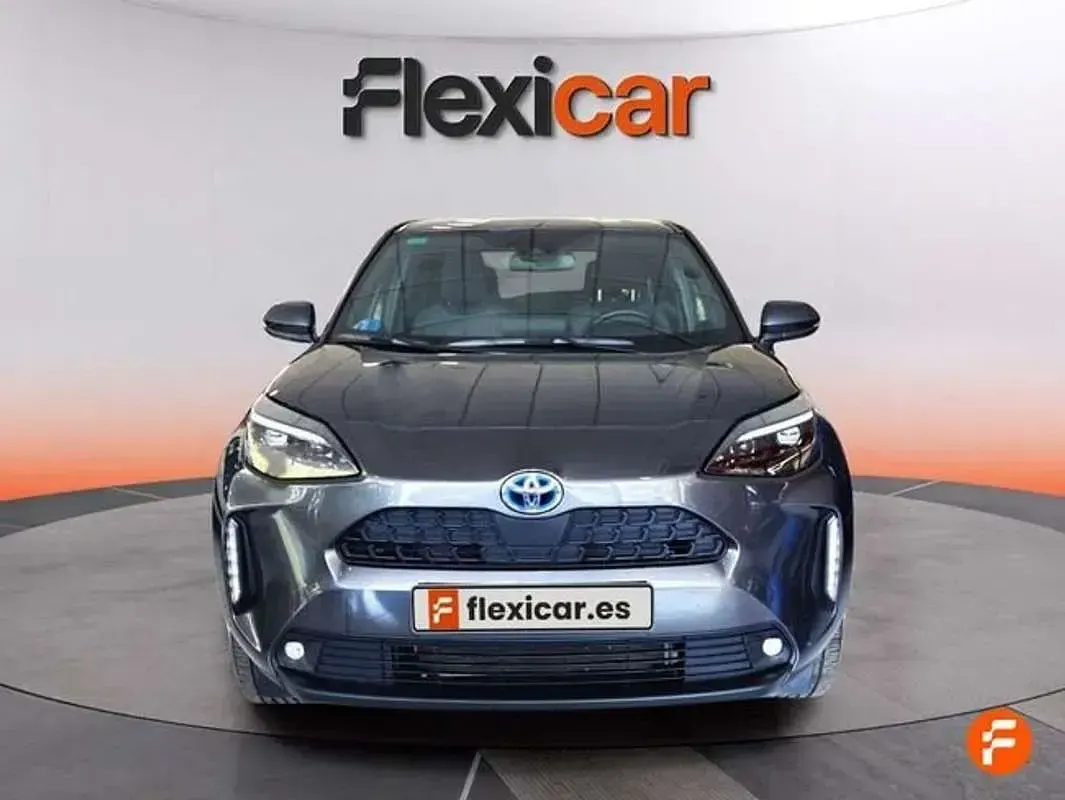 Usado Toyota Yaris Cross Style 116 CV (85 kW) 2022 Gris SUV