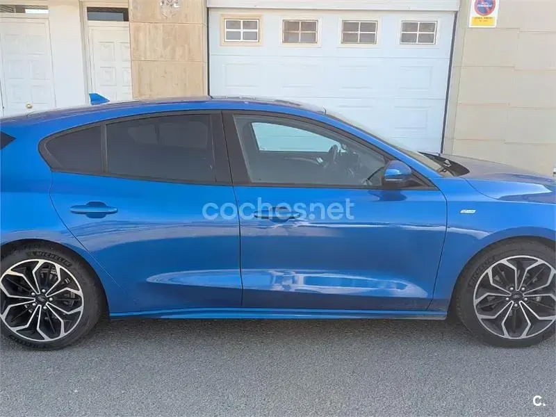 Usado Ford Focus ST-Line 125 CV (91 kW) 2019 Azul Berlina