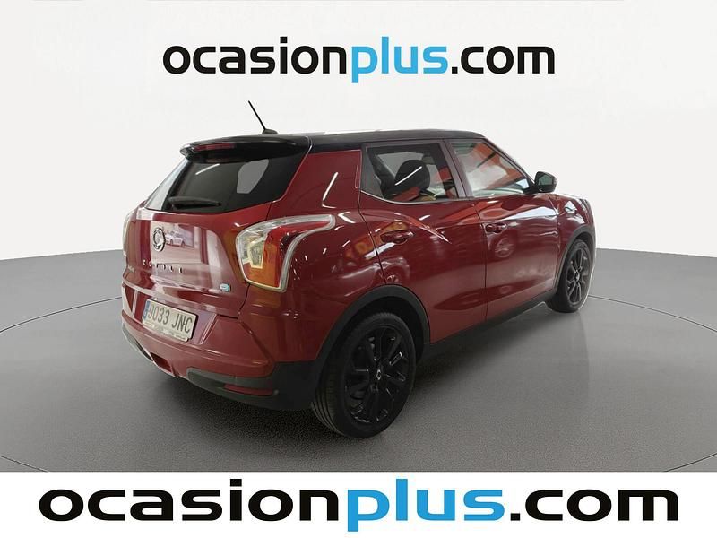 Usado Ssangyong (KGM) Tivoli Limited 115 CV (84 kW) 2016 Rojo SUV