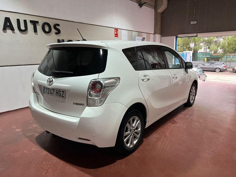 Usado Toyota Verso Active 126 CV (92 kW) 2011 Blanco Monovolumen