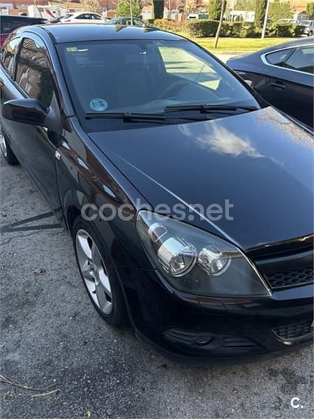Usado Opel Astra GTC Sport 105 CV (77 kW) 2007 Negro Berlina
