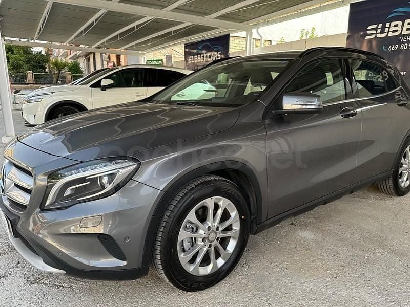 Usado Mercedes GLA200 Style 156 CV (114 kW) 2014 Gris / plata SUV