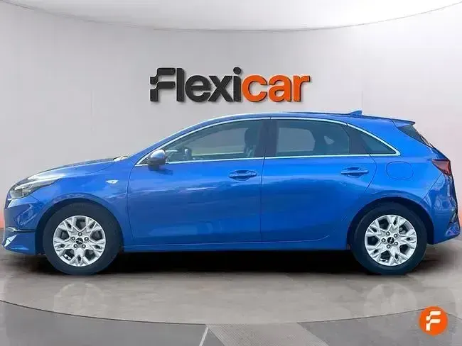 Usado Kia Ceed 100 CV (73 kW) 2022 Azul Utilitario