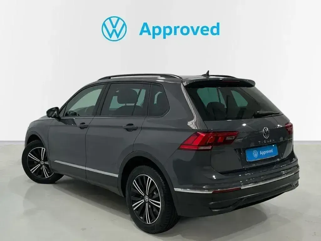 Usado VW Tiguan Life 150 CV (110 kW) 2021 Gris SUV