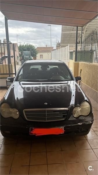 Negro Usado 2004 Mercedes C220 Classic Berlina | 1500 € - Imagen 1/4