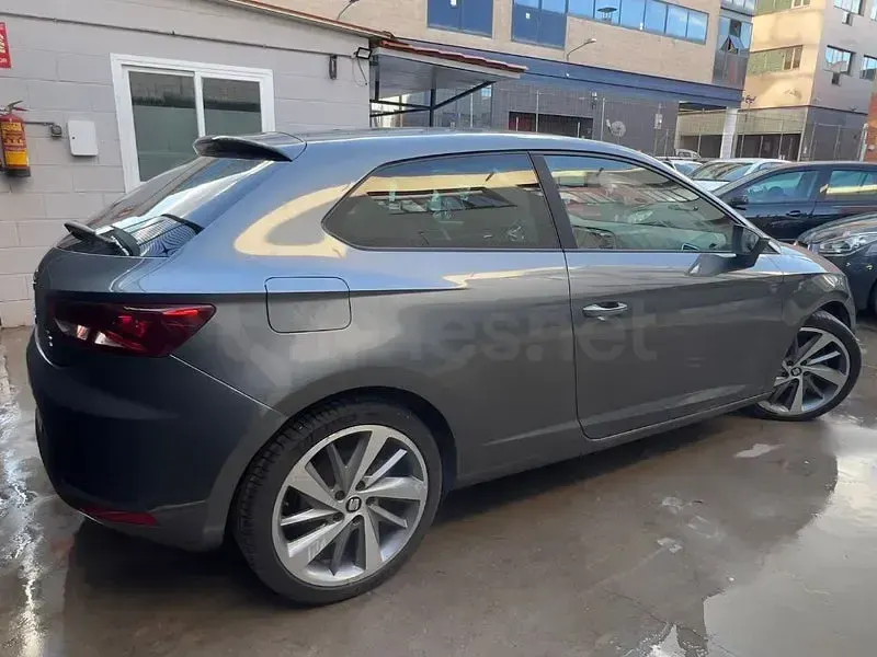 Usado Seat Leon FR 180 CV (132 kW) 2014 Gris / plata Berlina