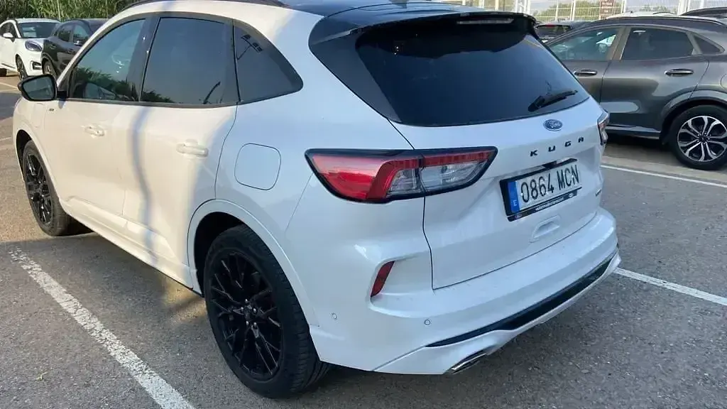 Usado Ford Kuga ST-Line X 225 CV (165 kW) 2022 Blanco SUV