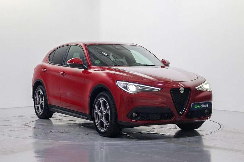 Usado Alfa Romeo Stelvio Sprint 190 CV (139 kW) 2022 Rojo SUV