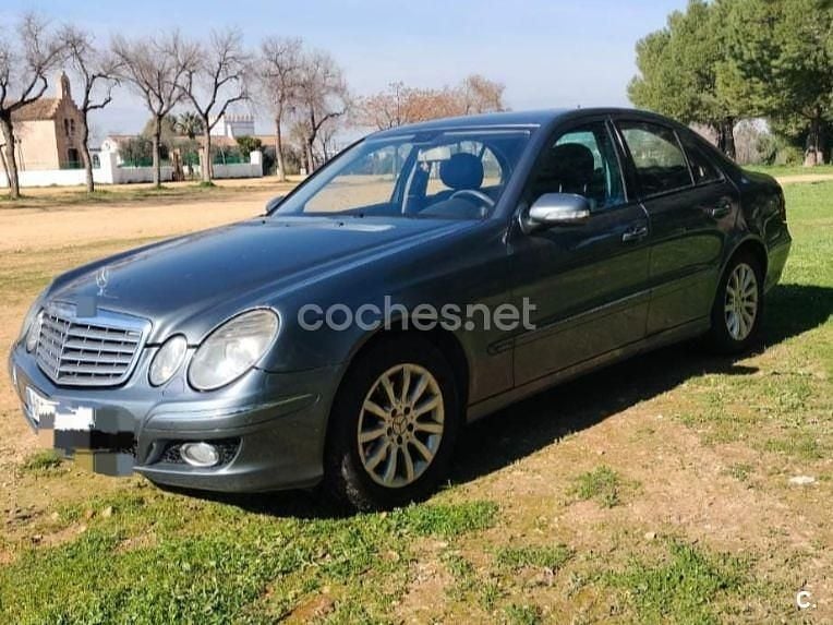 Usado Mercedes E280 Elegance 190 CV (139 kW) 2007 Gris / plata Berlina