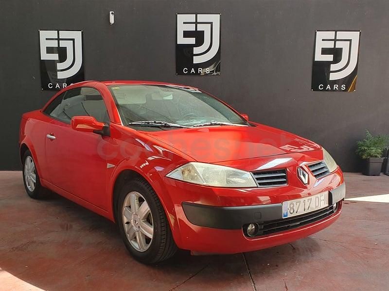Usado Renault Mégane Cabriolet Authentique 115 CV (84 kW) 2005 Rojo Descapotable