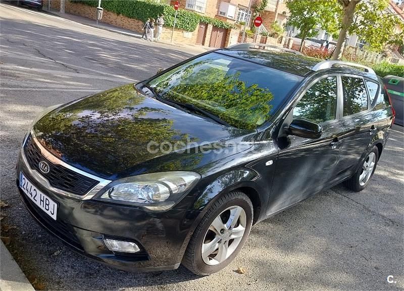 Negro Usado 2011 Kia Ceed Active Utilitario | 4000 € (Precio justo) - Imagen 1/4