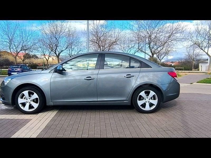 Usado Chevrolet Cruze LTZ 141 CV (103 kW) 2011 Gris / plata Berlina