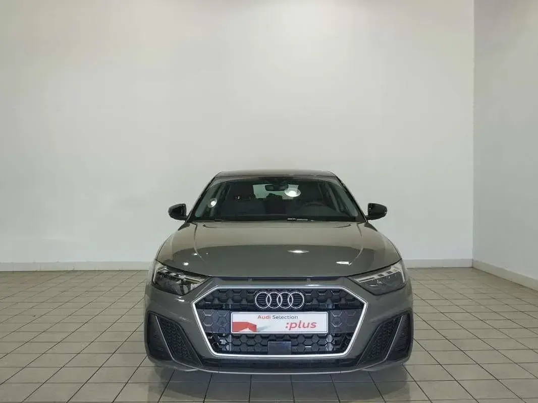 Usado Audi A1 Sportback 116 CV (85 kW) 2025 Gris Utilitario