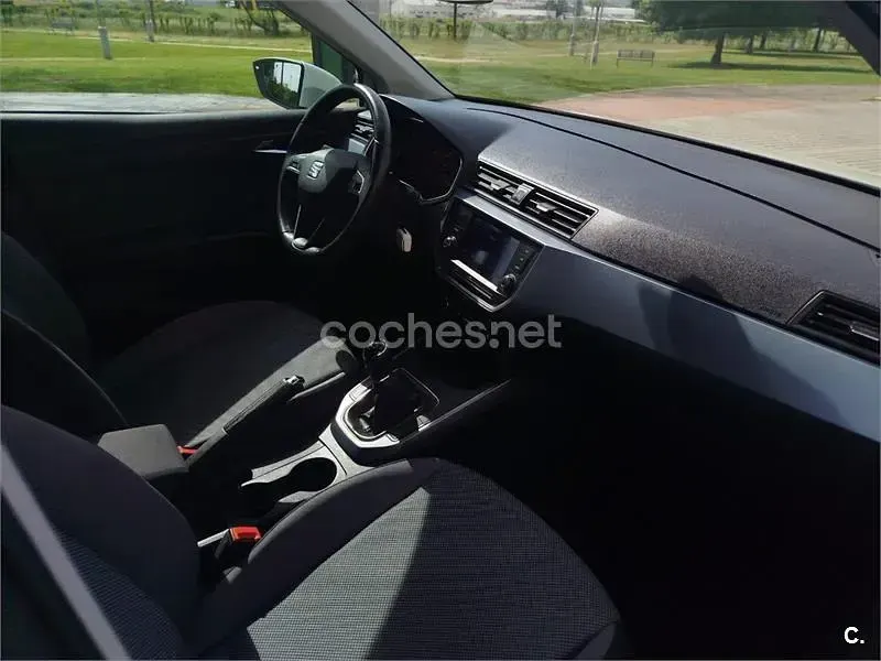 Usado Seat Arona Ecomotive 95 CV (69 kW) 2019 Blanco SUV