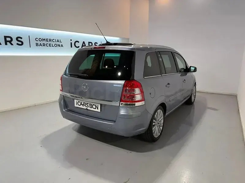 Usado Opel Zafira Enjoy Plus 116 CV (85 kW) 2011 Gris / plata Monovolumen