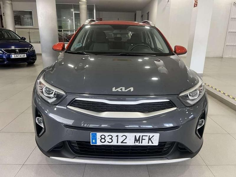 Usado Kia Stonic Plus 84 HP (61 kW) 2023 Cinzento SUV