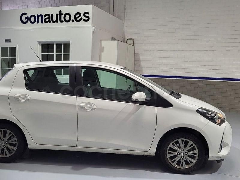 Usado Toyota Yaris Active 69 CV (50 kW) 2019 Blanco Berlina