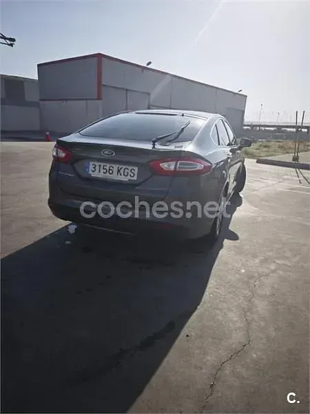 Usado Ford Mondeo Trend 150 CV (110 kW) 2018 Gris / plata Berlina