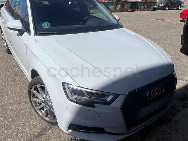 Usado Audi A3 Ambiente 150 CV (110 kW) 2019 Blanco Berlina