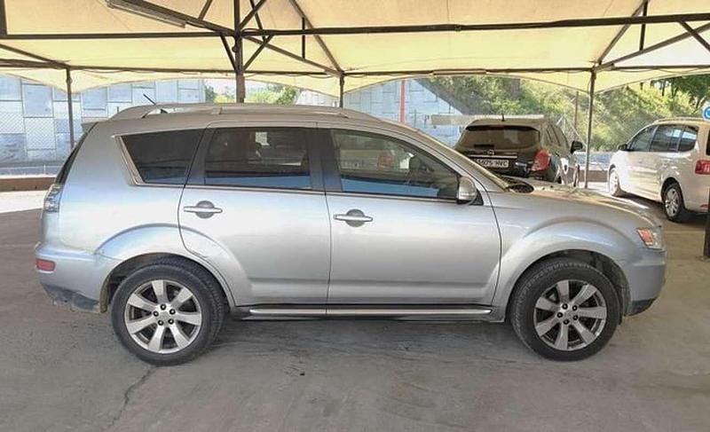 Usado Mitsubishi Outlander Motion 156 CV (114 kW) 2010 Gris / plata SUV