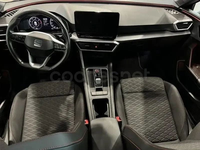 Usado Seat Leon FR 150 CV (110 kW) 2021 Negro Familiar