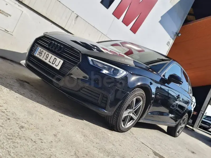 Usado Audi A3 110 CV (80 kW) 2020 Negro Berlina