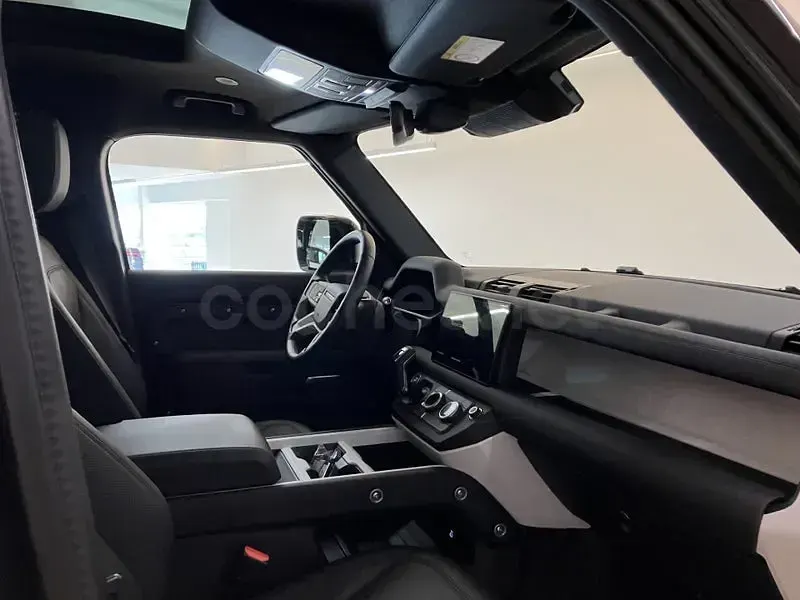 Używany Land Rover Defender S 249 KM (183 kW) 2025 Czarny SUV