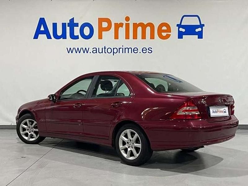 Usado Mercedes C180 Classic 143 CV (105 kW) 2004 Granate Berlina