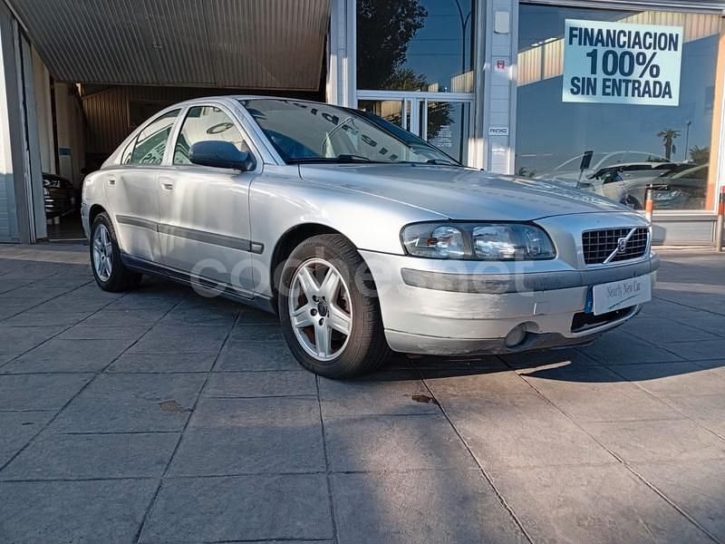 Plateado Usado 2002 Volvo S60 Berlina | 2990 € (Precio justo) - Imagen 1/4