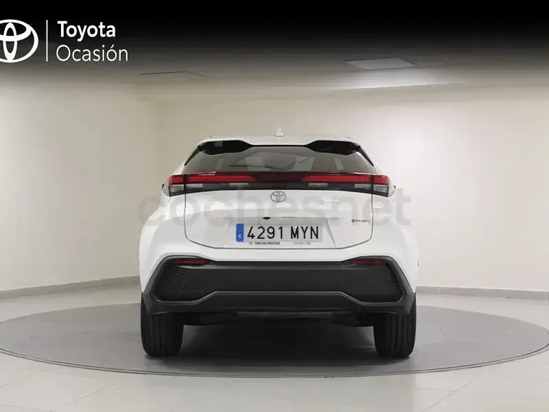 Käytetty Toyota C-HR Advance 223 HP (164 kW) 2025 Valkoinen Katumaasturi