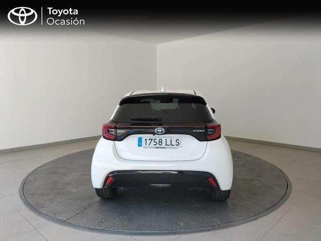 Usado Toyota Yaris Hybrid Style 116 CV (85 kW) 2020 Blanco classic Berlina