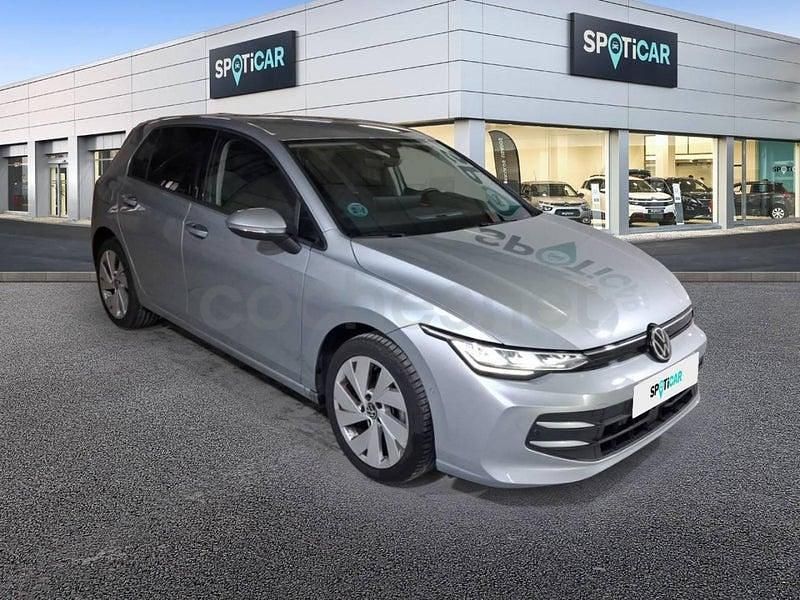 Usado VW Golf VIII Life 115 CV (84 kW) 2025 Gris / plata Berlina