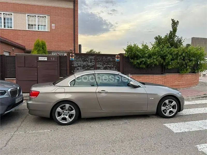 Usado BMW 325 Cabriolet 218 CV (160 kW) 2007 Beige Descapotable