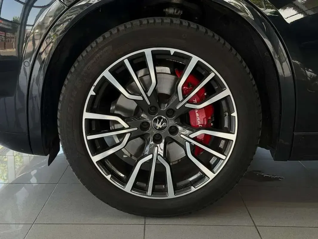 Usado Maserati Grecale GT 300 CV (220 kW) 2023 Negro SUV