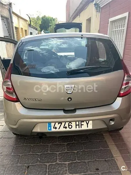 Usado Dacia Sandero Base 75 CV (55 kW) 2011 Beige Berlina
