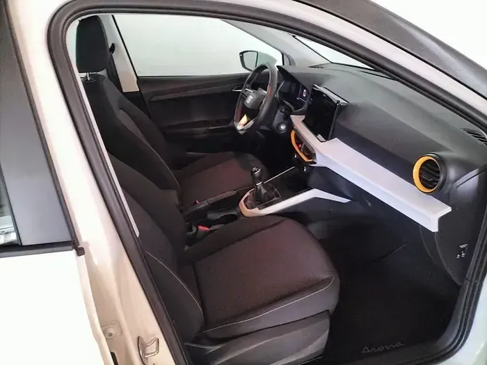 Usado Seat Arona Style 115 CV (84 kW) 2025 Blanco SUV