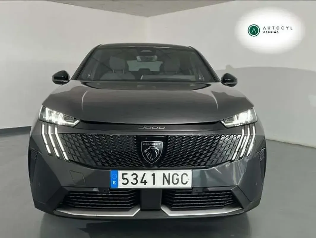 Usado Peugeot 3008 Allure 145 CV (106 kW) 2025 Gris SUV