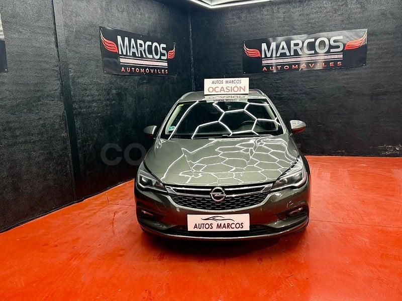 Usado Opel Astra Excellence 136 CV (100 kW) 2017 Gris / plata Familiar
