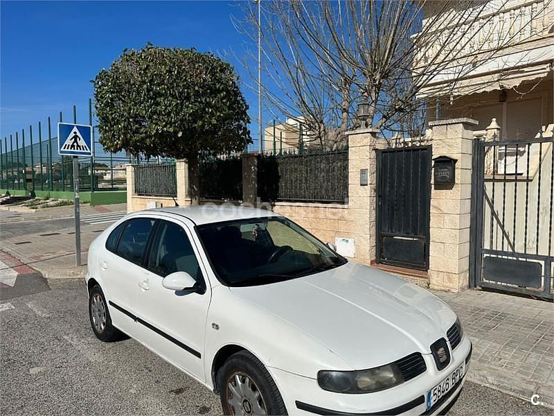 Usado Seat Leon Stella 75 CV (55 kW) 2001 Blanco Utilitario