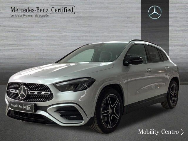 Iridiumsilver, metallic paint Usado 2023 Mercedes GLA200 AMG line SUV | 44.900 € (Caro) - Imagen 1/4