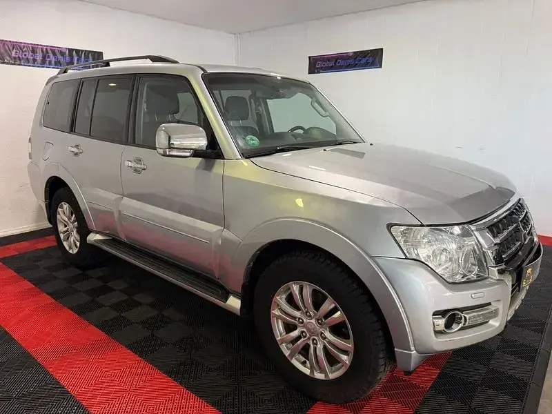 Usado Mitsubishi Montero 190 CV (139 kW) 2016 Gris / plata SUV