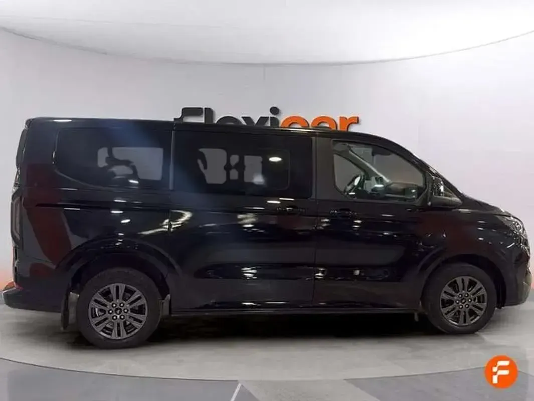 Usado Ford Tourneo Custom Titanium 150 CV (110 kW) 2024 Negro Van