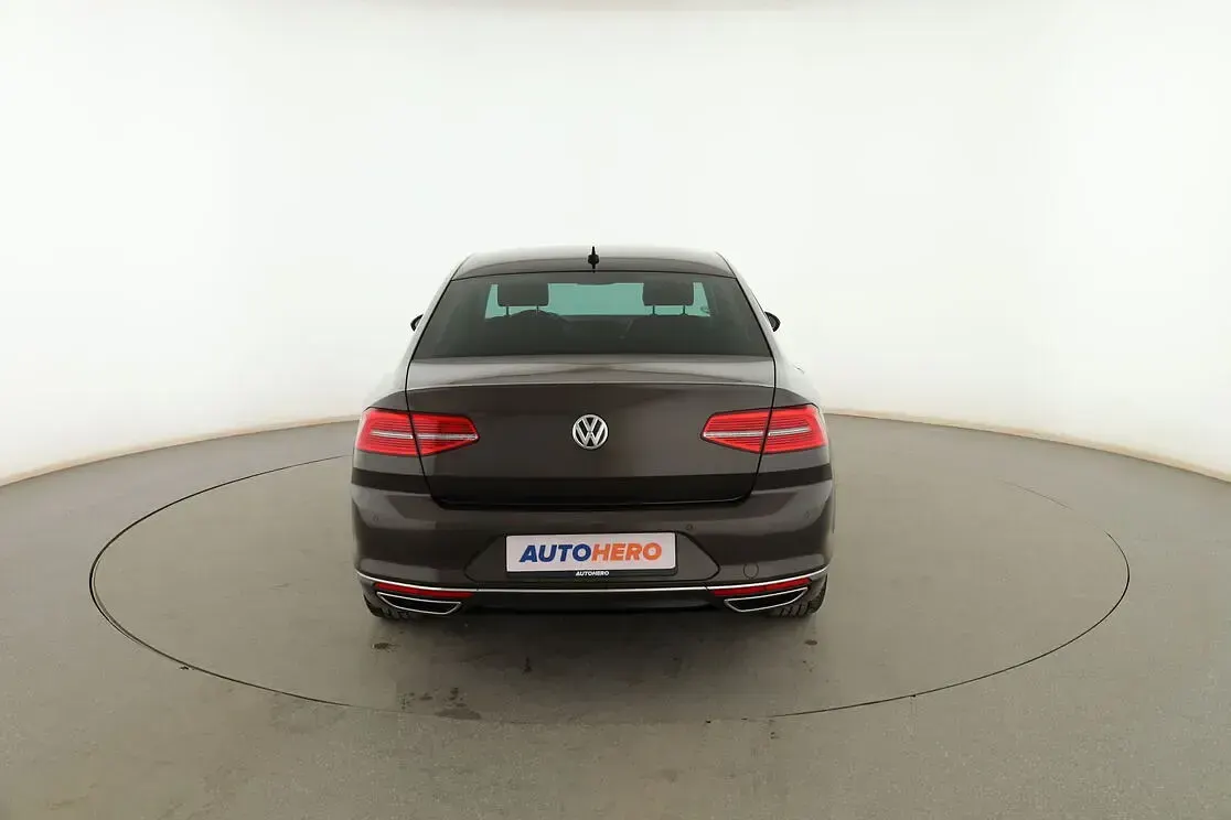 Usado VW Passat Sport 150 CV (110 kW) 2016 Marrón Berlina